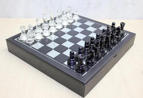 Kutulu Cam Satranç Seti