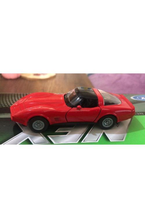 Oyuncak Metal Model Araba 1 / 36 Çek Bırak 1982 Corvette Coupe Kırmızı