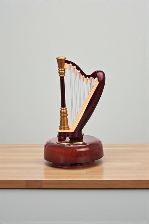 Klasik Arp Tasarımlı Müzik Kutusu – Zarafet ve Melodinin Buluştuğu Dekoratif Hediye