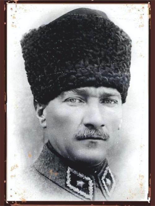 Atatürk Kalpaklı Portre Tablosu | Retro MDF Duvar Posteri