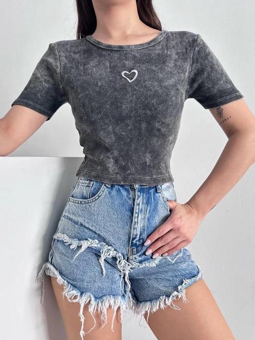 Kalp nakışlı asit yıkamalı bluz s3479