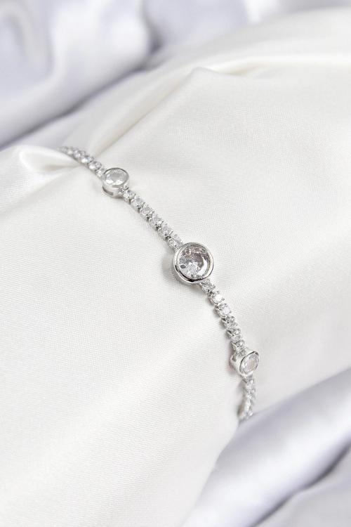 BFS Pirinç Zirkon Taşlı Daire Model Gümüş Renk Asansörlü Kadın Bileklik