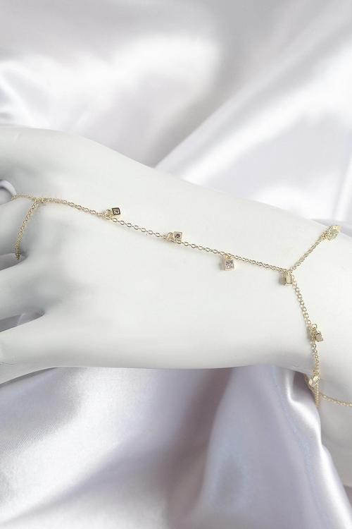 BFS Pirinç Zirkon Taşlı Sallantılı Model Gold Renk Kadın Şahmeran