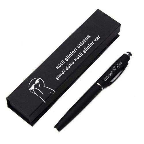 Kişiye Özel Mizahi Sözlü Kutulu Kalem – “Kötü Günleri Atlattık” Yazılı Hediyelik Kalem
