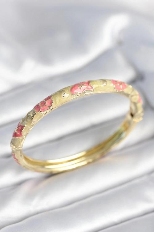 BFS Yeşil Krem Renk Detaylı Mineli Kelepçe