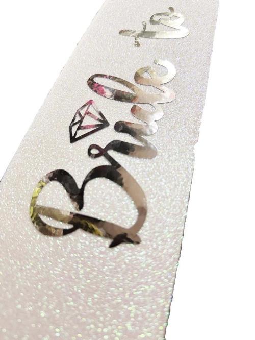 BFS   Beyaz Üzeri Gümüş İtalik Alyanslı Bride To Be Yazılı Simli Işıltılı Kuşak Kemer 10x80 cm