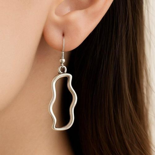 Dalgalı Şekilli Kadın Küpe Çift Adet Gümüş Kaplama El Yapımı Küpe