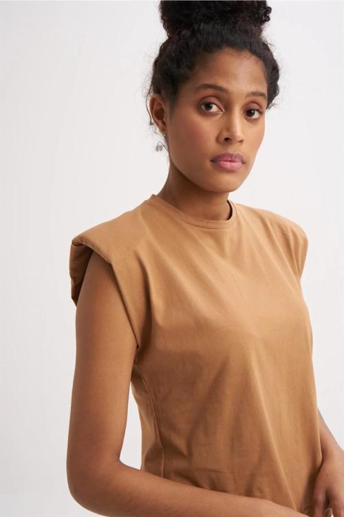 Vatkalı Kolsuz Kadın Tshirt