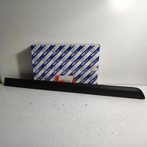 Grande Punto 2005- Kapı Bandı Arka Sağ Oem No (735410828)