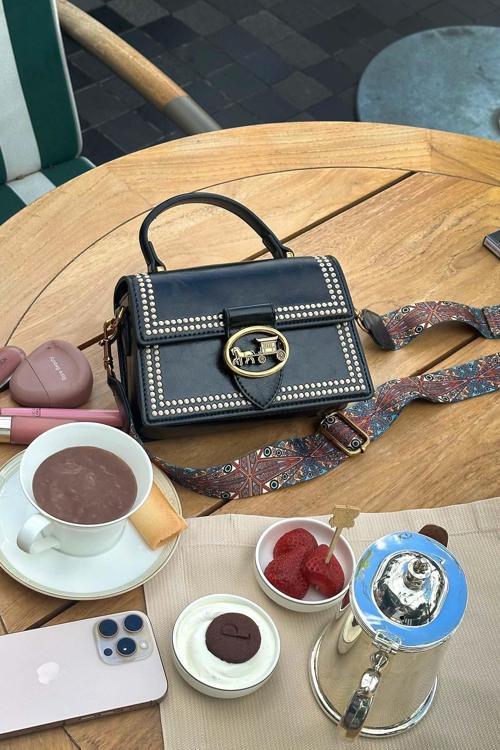 930430 Kadın El & Omuz Çantası