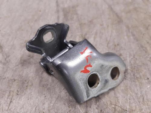 Clio Ön Kapı Menteşesi Alt Sol Hatchback 2019- Oem No (804006726R)