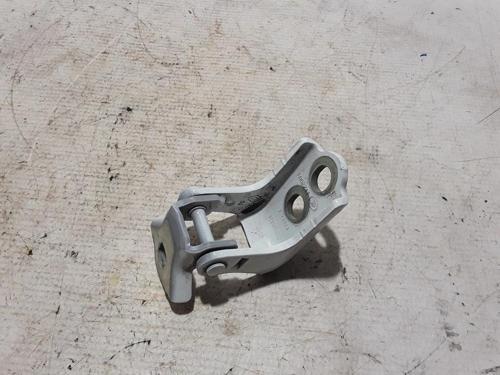 Clio Arka Kapı Menteşesi Alt Sol Hatchback 2019- Oem No (804007836R)