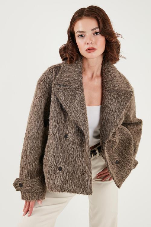 Oversize Kruvaze Yaka Yumuşak Tüylü Düğmeli Astarlı Bayan Mont 6839659 KOYU KAHVE