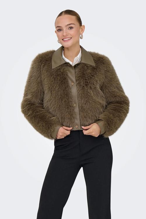 Onlnoeme Regular Fit Klasik Yaka Yumuşak Tüylü Düğmeli Bayan Mont 15356776 KAHVE