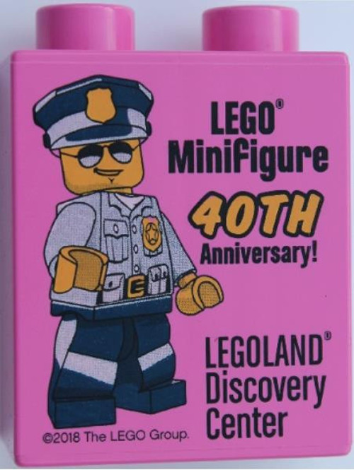 land Discovery Centre 2018 Minifigure 40th Anniversary Policeman Pattern Duplo Brick 1x2x2