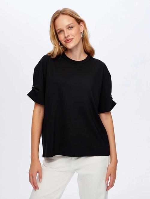 Kolları Taş Detaylı Yuvarlak Yaka Kadın T-shirt W26TSH088