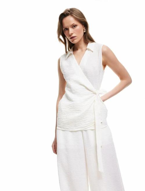 Kolsuz Yandan Bağlama Detaylı Kadın Kruvaze Gömlek 5SAK60033UW