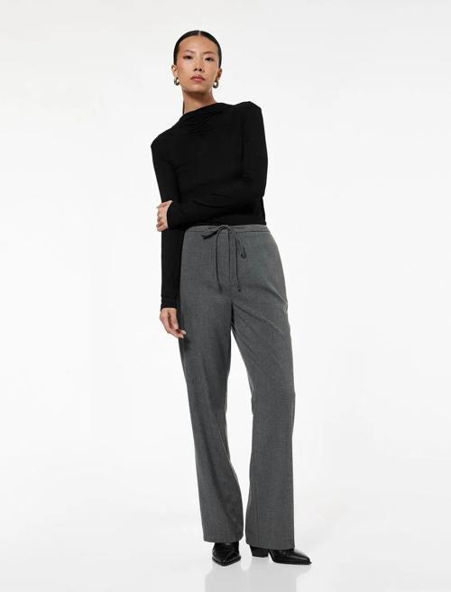 Beli Bağcıklı Cepli Uzun Düz Bol Paça Kadın Kumaş Pantolon 6WAK40029PW