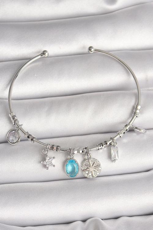 Pirinç Gümüş Renk Sallantı Pusula Figür Kalp Detay Charm Kadın Bileklik