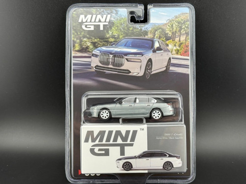 1:64 BMW i7 xDrive60 Alpine White / Black Sapphire CHASE Diecast Model Araba