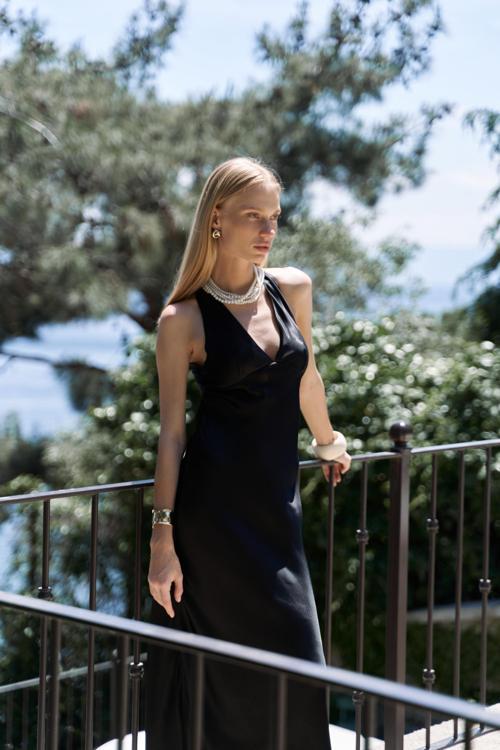 Guilia Dekolteli Uzun Siyah Saten Elbise