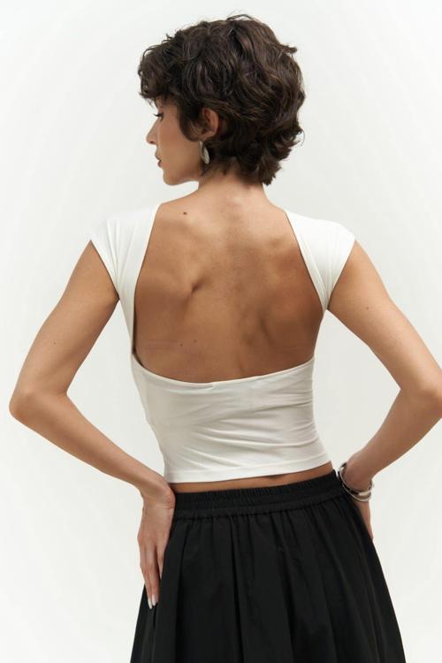 Nives Sırt Dekolteli Beyaz Crop