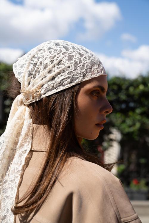 Miray Üçgen Kesim Bej Dantel Bandana