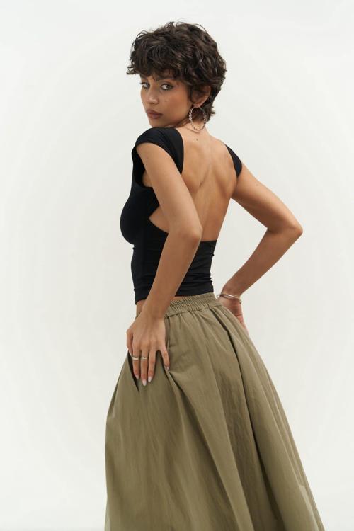 Nives Sırt Dekolteli Siyah Crop