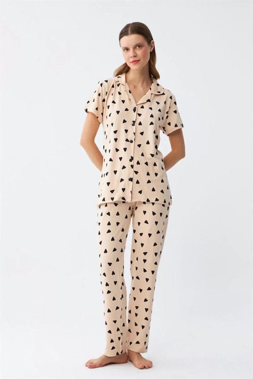 Kadın Krem Rengi Kalp Desenli Önden Düğmeli Pijama Takımı