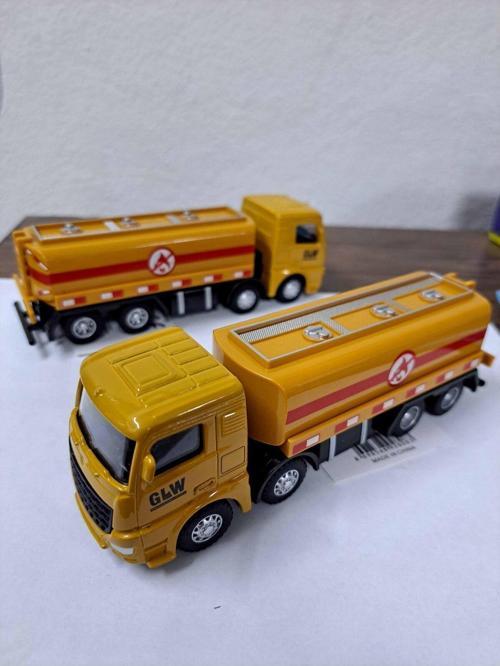 Oyuncak Tanker Kamyon Su-Akaryakıt Tankeri Metal Kafa 8 teker 16x5,3cm iş Makinesı