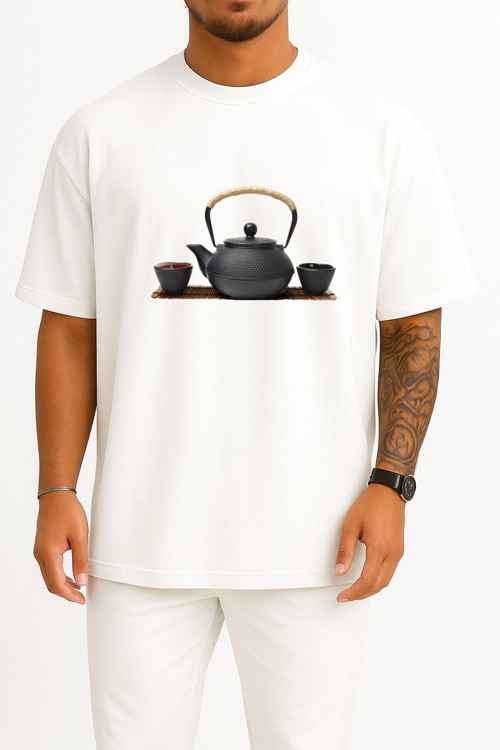 Oversize Çaydanlık Su Isıtıcısı Beyaz Çay Demir Göğüs Tasarımlı Unisex T-Shirt