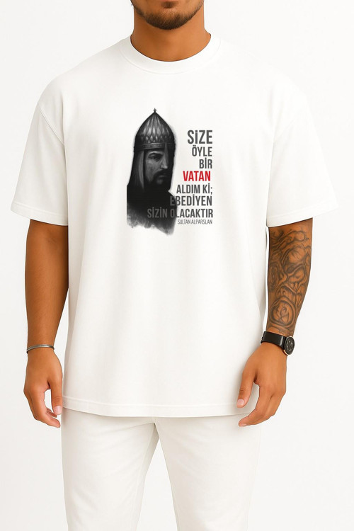 Oversize Sultan Alparslan Göğüs Tasarımlı Unisex T-Shirt