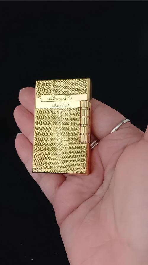 Lüks Gold Renk File Örgü Desenli Yumuşak Alevli Gazlı Çakmak