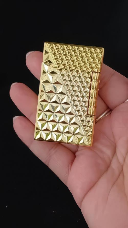 Özel Tasarım Çapraz Desenli Lüks Kaplama Hediyelik Çakmak