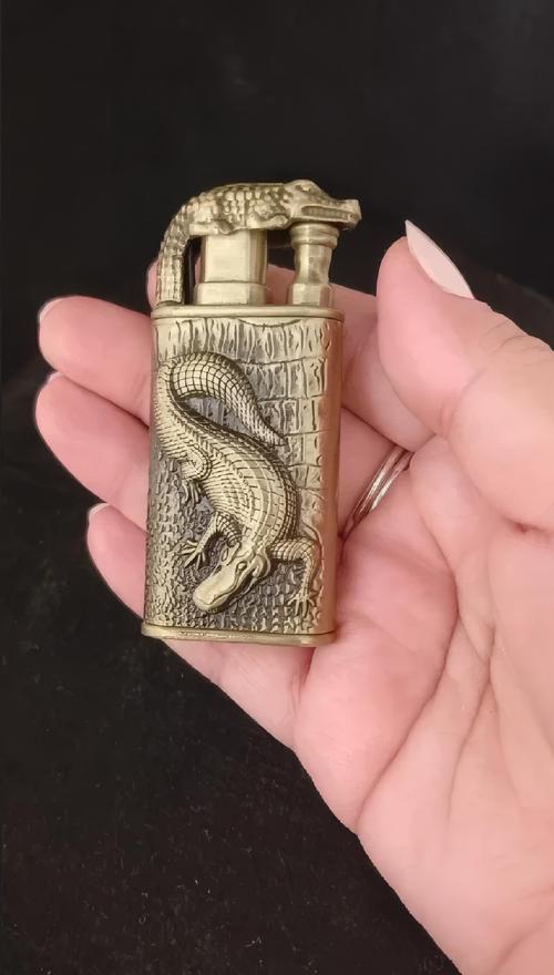 Kabartma Kertenkele/Timsah Desenli Antik Gold Çakmak