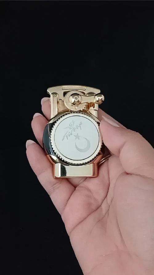 Koleksiyonluk Türk Bayrağı Sembollü Retro Tetiklemeli Gazlı Çakmak