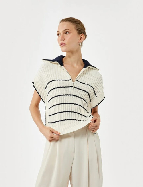Yanları Yırtmaçlı Yarım Fermuarlı Polo Yaka Çizgili Kadın Triko Süveter 6WAK20009HT