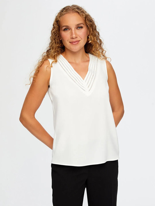 Yakası Delik İşi Nakış Detaylı Şık Kadın Atlet W26ATL015