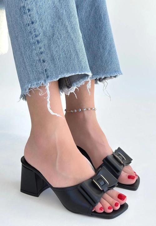 Veor Siyah Cilt Topuklu Terlik