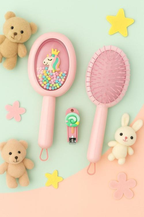 1 Adet Unicorn Figürlü Renkli Boncuklu Çocuk Saç Tarağı Fırçası ve 1 Adet Tırnak Makası Seti Pratik