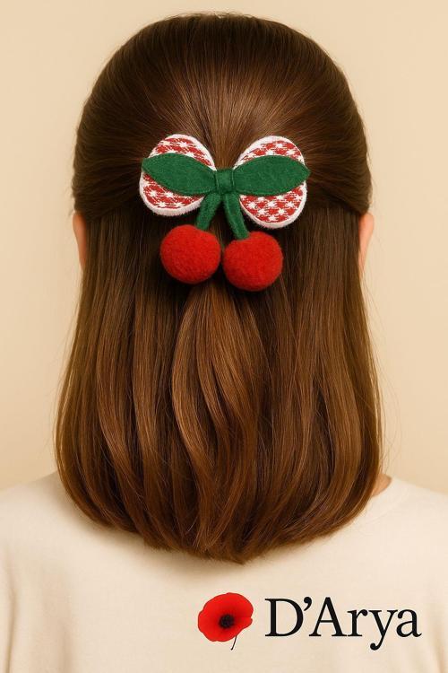 DD607 Kırmızı – Yeşil Çilek Desenli Ponponlu Lastik Toka | Yumuşak Kadife Doku