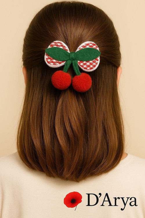 DD607 Kırmızı – Yeşil Çilek Desenli Ponponlu Lastik Toka | Yumuşak Kadife Doku