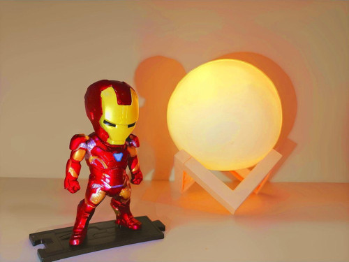 Marvel Iron Man Demir Adam Biblo Ve 3D Led Küre Gece Lambası Hediye Kutusu