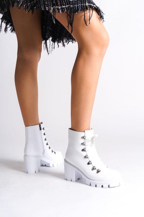 EMMA Bağcıklı Fermuarlı Ortopedik Taban Topuklu Kadın Bot CBT - Beyaz