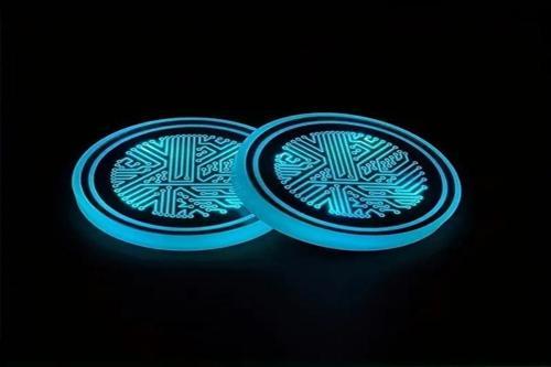 7 Renkli LED Akıllı Bardak Altlığı – USB Şarjlı, Sensörlü,