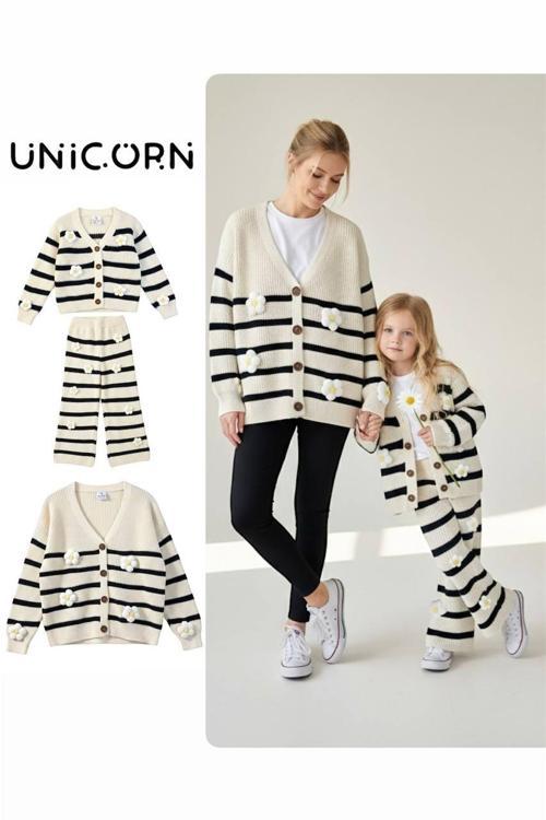 Çiçek Aplikeli Örgü Kız Çocuk Takımı – Düğmeli Hırka & Boru Paça Etek