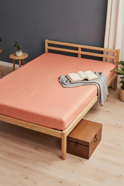 Lastikli Çarşaf Tek Kişilik 100X200 Cm – Somon Renk | Kaymaz, Yumuşak, Pratik Kullanım