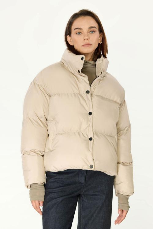 Kadın Bej Rüzgar Geçirmez Suya Dayanıklı Dolumlu Mont | XS