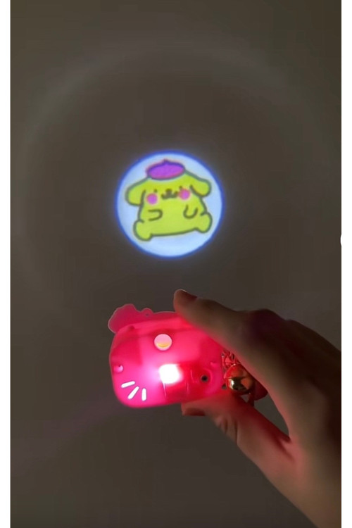 Projeksiyon Işıklı Kamera Anahtarlık – Sevimli Karakterli Renkli Işıklı Anahtarlık