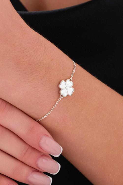 Yonca 4 Yapraklı Şans Model Lazer Kalemli Işıltılı Ve Zarif Özel Seri Altın Kaplama Gümüş Bileklik